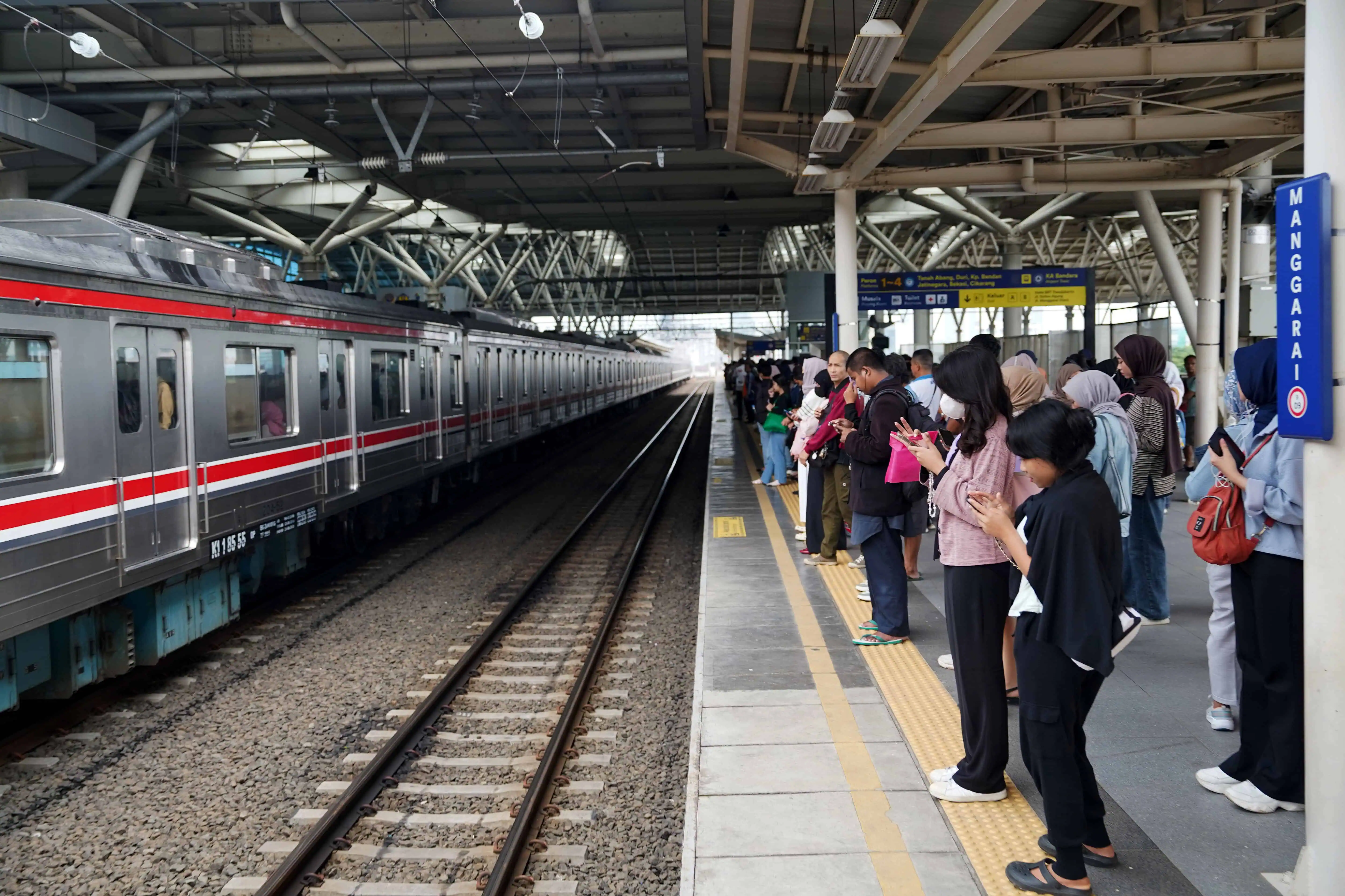 Evakuasi Kereta Anjlok Rampung, KRL Bogor-Kota Tetap Rekayasa Pola Operasi